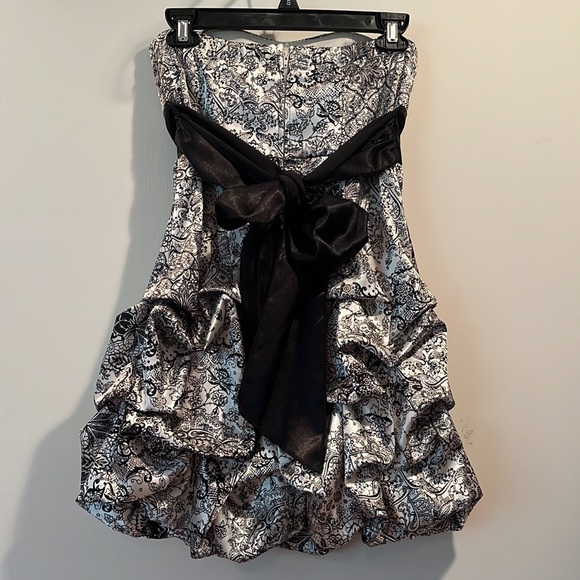 Ruby Rox Strapless Dress - Picture 7 of 9